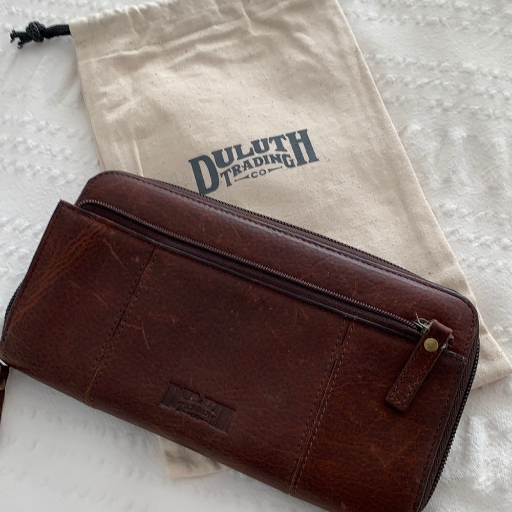 Duluth Trading Co. multi-compartment Wallet